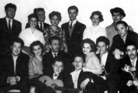 Участники капустника Катастрофа служба НИР 1962 г Стоят В И Иванов - фото 60