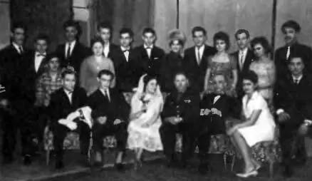 Исполнители комедии Погоня за счастьем Март 1965 г 1й ряд А Ильченко - фото 63