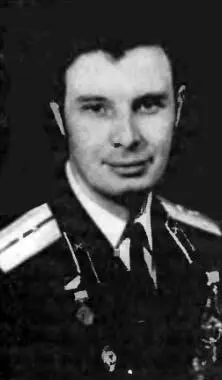 Родился в 1942 г в Сталинграде После окончания Камышинского артиллерийского - фото 74
