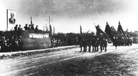 Открытие 2й гарнизонной спартакиады 1 мая 1957 г Гарнизонная команда - фото 81
