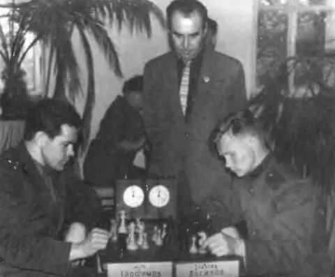 Первенство гарнизона по шахматам 1963 г Этап легкоатлетической эстафеты у - фото 83
