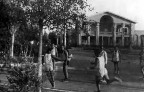 Этап легкоатлетической эстафеты у Летнего театра 25 июня 1966 г Спортивная - фото 84