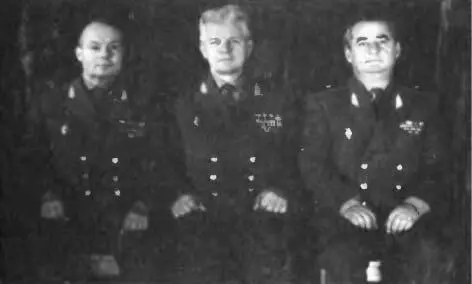 Начальники политотдела полигона В И Ильюшенко 19561959 гг Н В Павельев - фото 136