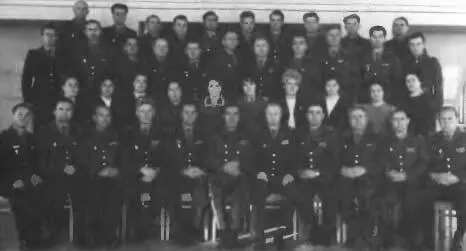 Политотдел полигона Октябрь 1969 г 1й ряд В И Матвиевский B C - фото 140