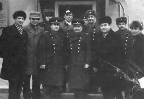 Руководители центральных органов комсомола на космодроме 1976 г 1й ряд Г - фото 148