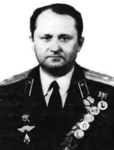 Родился 30 января 1937 г в Пестово Новгородской области В 1957 г окончил 4 - фото 164