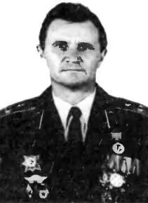 Родился 5 декабря 1936 г в селе Нечаянное Николаевской области В 1959 г с - фото 177