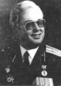 Родился в 1938 г Окончил Казанское суворовское училище в 1955 г Тамбовское - фото 179