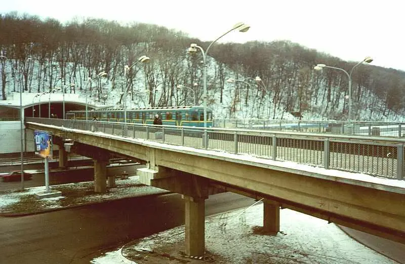 Глава 1 МРАК ПОДЗЕМЕЛЬЯ В СОЛНЕЧНЫЙ ДЕНЬ ВЕСНА Март 1976 год Яркие краски - фото 2