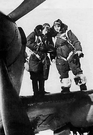 Перед боевым вылетом Командир 154го ИАП майор А А Матвеев Январь 1942 г - фото 8