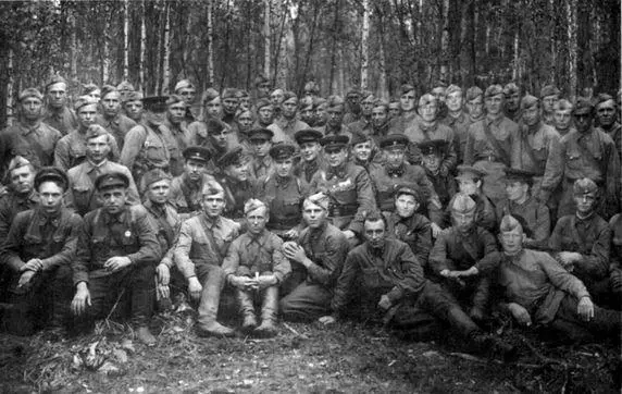 Группа награжденных бойцов и командиров 54й армии Август 1942 г - фото 66