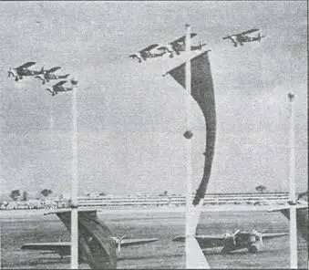 Строй Мюро 117 на воздушном празднике 30х годов В начале войны самолеты - фото 83