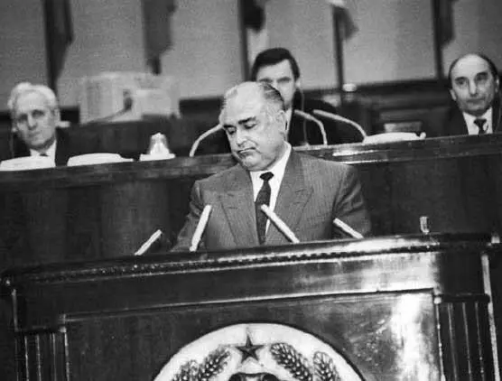 14 декабря 1992 года на VII съезде народных депутатов РСФСР в - фото 2