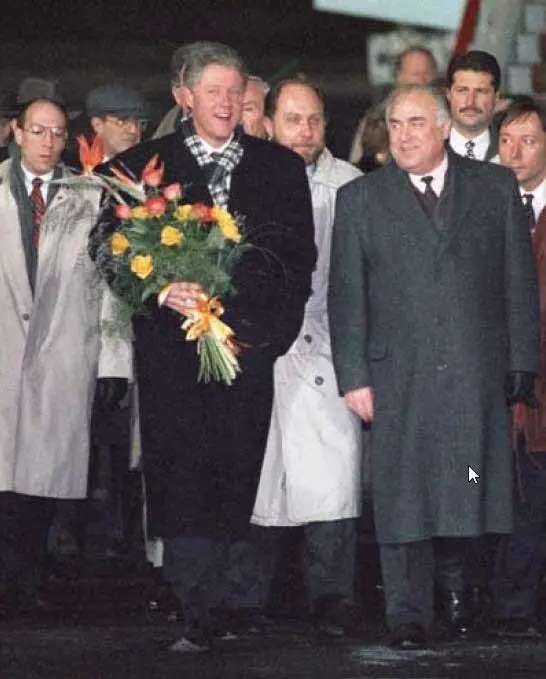 В 1993 году на ванкуверской встрече американского президента Билла Клинтона - фото 8