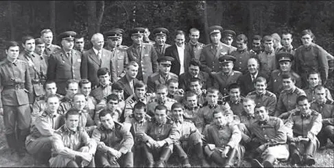 Главные конструкторы танков НС Попов НА Шомин ВН Венедиктов и директор - фото 116