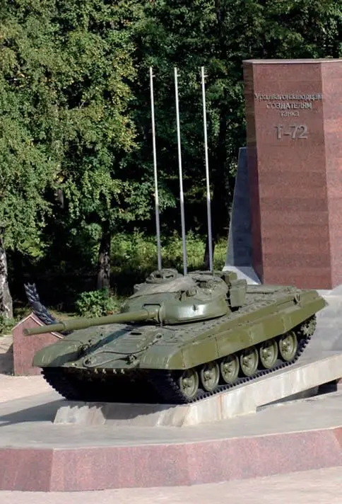 Памятник уралвагонзаводцам создателям танка Т72 Установлен 10 сентября 2004 - фото 309