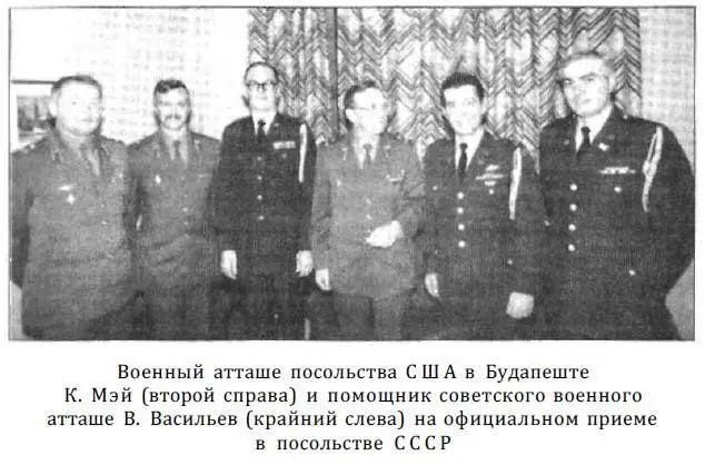 В тот год май выдался жарким Москвичи спешили на дачи Васильев рано утром - фото 62