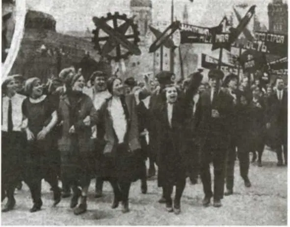 Демонстрация на Красной плошали 1920е гг Улица Петровка 1927 г - фото 39