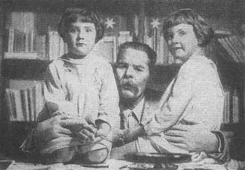 А М Горький с внучками Марфой и Дарьей Пешковыми Италия Сорренто вилла - фото 19