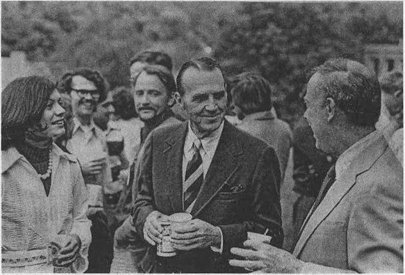 Чарли Робертсои со мной и Лиз в КолдСпрингХарбор в сентябре 1974 года - фото 61