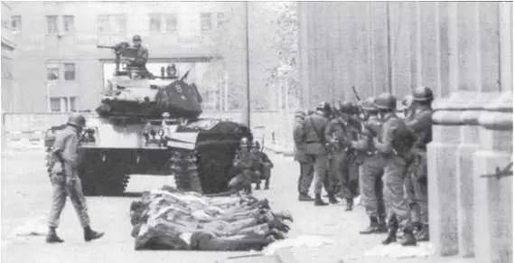 Сентябрь 1973 г Военные наводят в Чили порядок посвоему Пассивность - фото 9