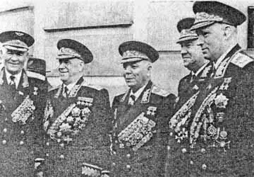 Слева Главный маршал авиации Константин Андреевич Вершинин Под мудрым - фото 107
