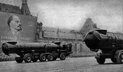 Снимок слева Атомный миномёт 2Б1 Ока калибром 420 мм предназначенный для - фото 168