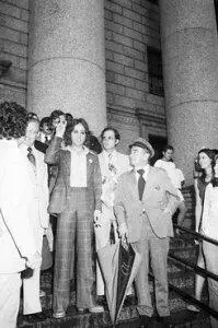 Однажды Леннон появился на людях 27 июля 1976 года когда было формально - фото 24