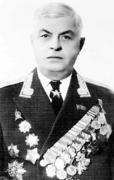 Герой Советского Союза Главный маршал артиллерии СС Варенцов командующий - фото 47
