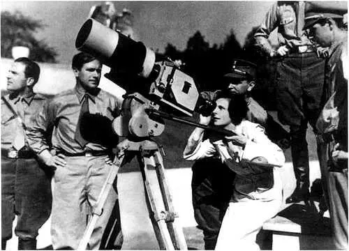 На съемках фильма Триумф воли 1934 г Афиша к фильму Триумф воли 1935 г - фото 38