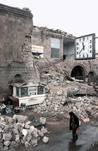 Землетрясение в Ленинакане Армения декабрь 1988 г Железная д - фото 47