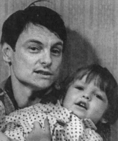 Андрей со своим сыном АрсениемСенечкой 1965 Андрей со своим сыном Андрюшей - фото 14