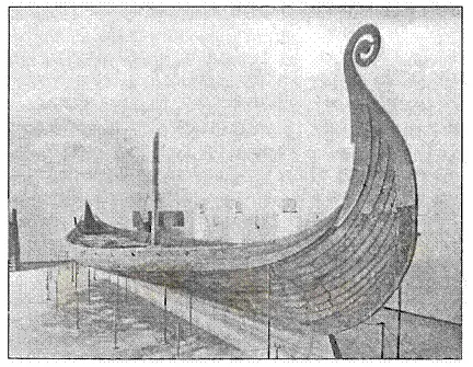 Корабль из Усеберга Верхняя часть форштевня над резным фрагментом - фото 6