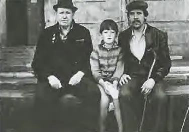 С отцом Сергеем Илларионовичем и сыном Денисом Междуреченск 1976 Брат - фото 26