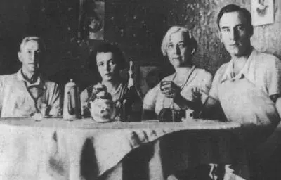 Слева направо И А Бунин Г Н Кузнецова В Н Бунина Л Ф Зуров Надпись - фото 38