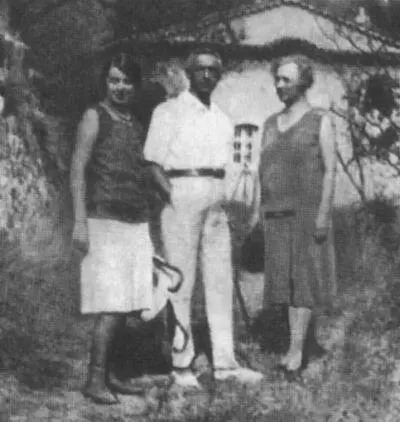 Г Н Кузнецова И А Бунин В Н Бунина Грасс август 1927 г Г Н - фото 43