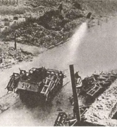 Ракетная установка на полугусеничном транспортере при выстреле Варшава 1944 - фото 56