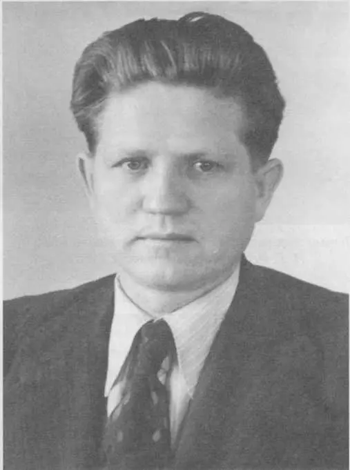 С М Будённый с делегацией Кубани на XIX съезде ВКПб 1952 г Д С - фото 13
