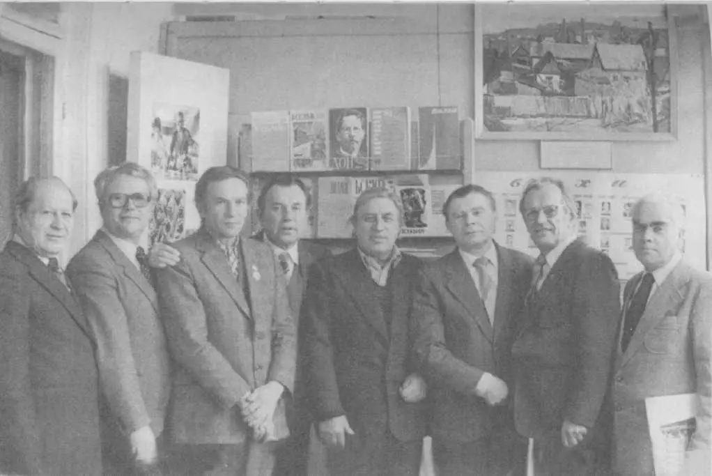 В центре секретарь ЦК КПСС И В Капитонов 1982 г ИК Полозков с - фото 61