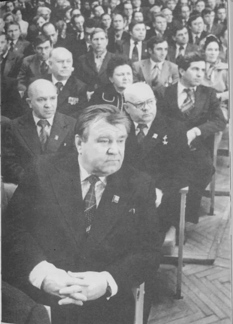 Автор Д П Попович Н А Слюсарев Москва Кремль 1976 г О С - фото 80