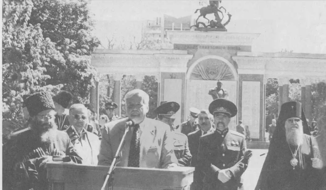 Первый секретарь Краснодарского крайкома КПСС А В Маслов 1990 г Глава - фото 109