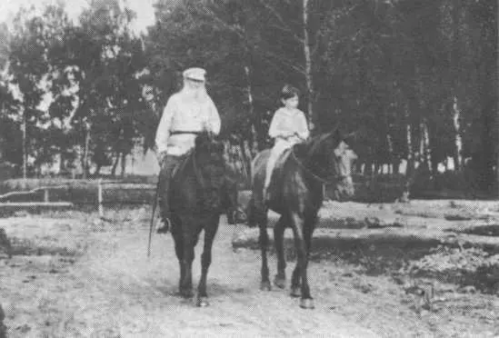 Л Н Толстой с внуком Илюшей Толстым Телятинки 5 июля 1910 г Фото В Г - фото 10
