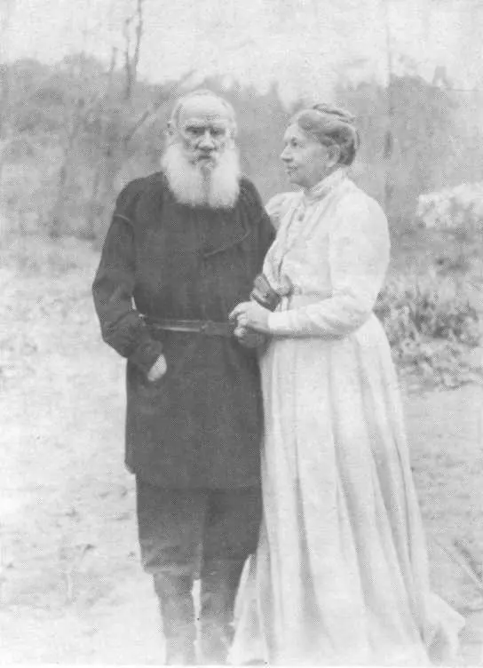 Л Н Толстой и С А Толстая Ясная Поляна 25 сентября 1910 г Последняя - фото 12