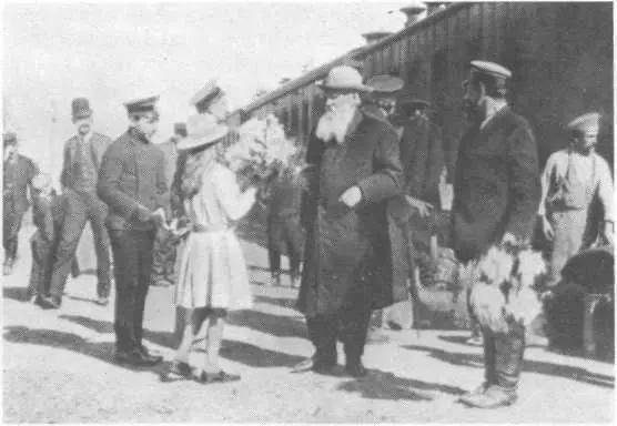 Л Н Толстого провожают со станции Крекшино 1909 г Фото В Г Черткова - фото 22