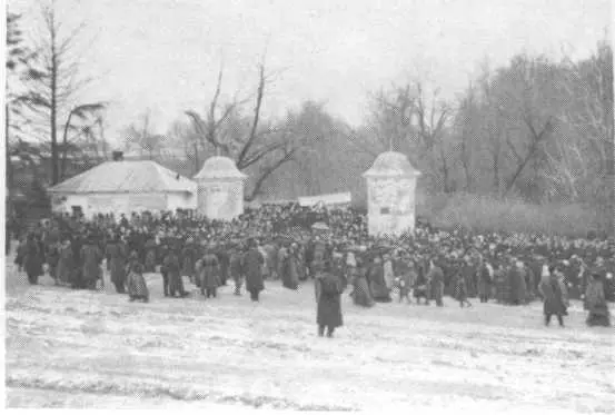 Похоронная процессия у въезда в Ясную Поляну 1910 г Фото А И Савельева - фото 24