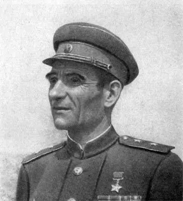 Командир 4го гвардейского стрелкового корпуса генераллейтенант Василий - фото 35