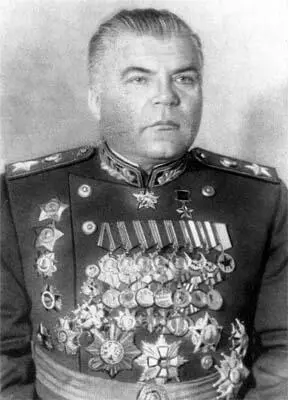 Маршал Советского Союза Р Я Малиновский В подразделении Оперативная пауза - фото 39