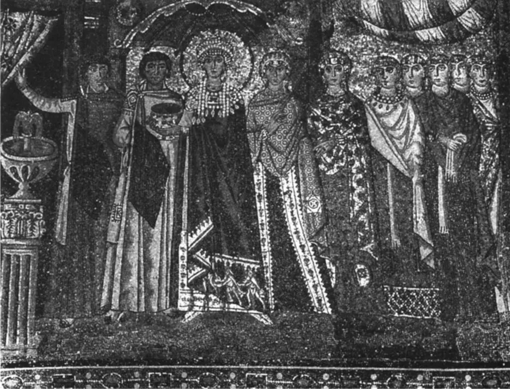 Мозаика из церкви СанВитале в Равенне изображающая императора Юстиниана и его - фото 24