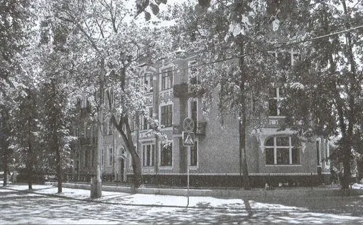 Здание на Луизеналлее 61 где располагался оберабшнит СД СевероВосток ныне - фото 27