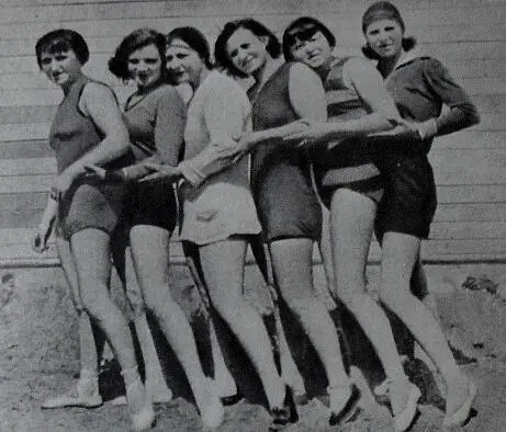 Труппа Корелли в полосатом костюме Рикки 1929 Рая Ахаткина 1929 Жорж - фото 3